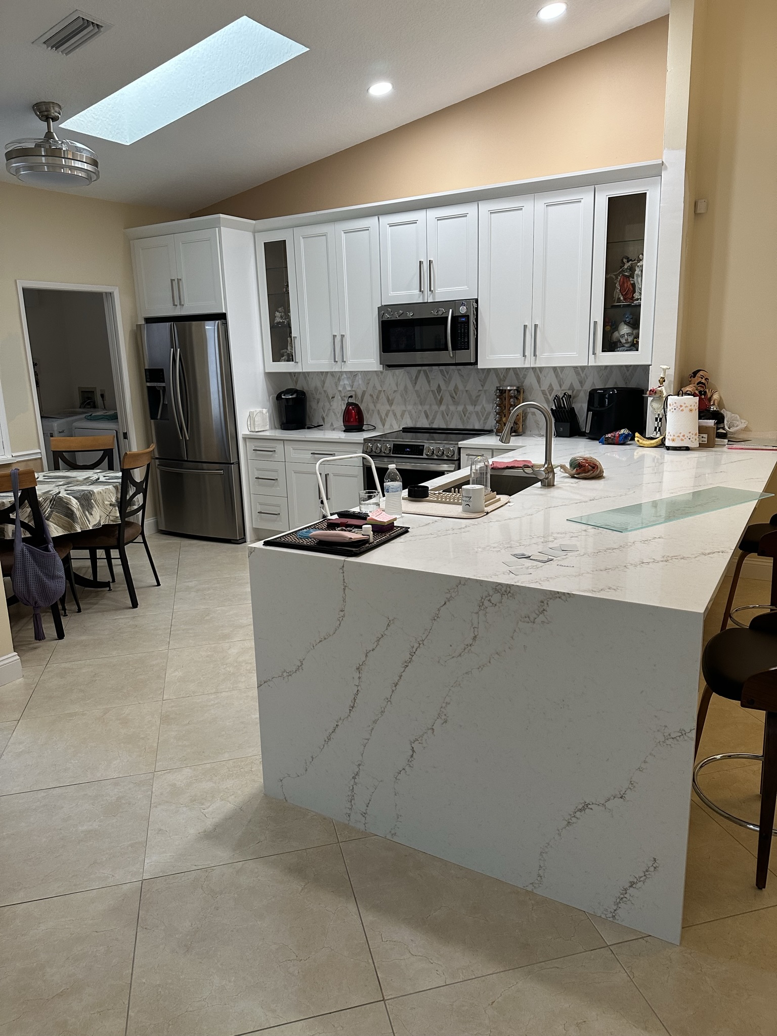 Kitchen with Calacatta Quartz Waterfall